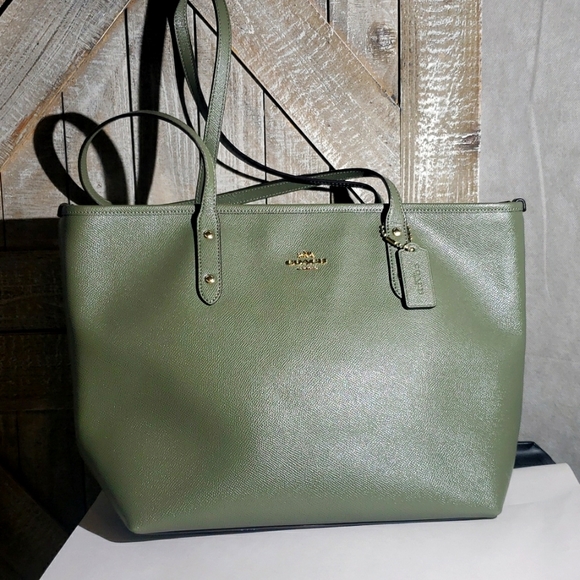 Coach Handbags - Womens Coach Handbag